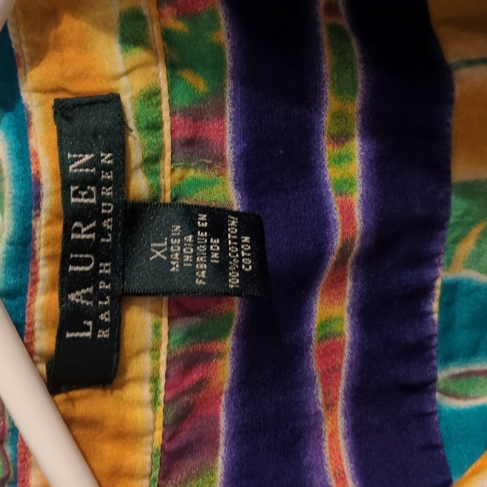 Access Your Fashionista with the Vibrant EUC Lauren Ralph Lauren Vintage Top - Picture 10 of 10